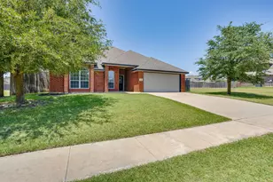 705 Carmen Ana Ave, Grandview, TX 76050 - Photo 3