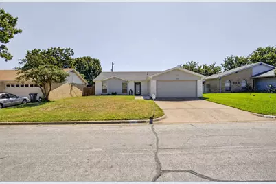 1915 Lavon Creek Lane, Arlington, TX 76006 - Photo 5