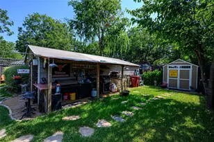 1305 S Crockett St, Sherman, TX 75090 - Photo 33