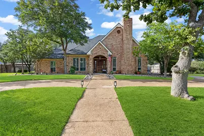 809 Shady Creek Drive, Kennedale, TX 76060 - Photo 3