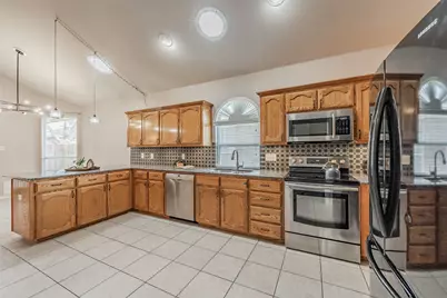 10501 Cloisters Drive, Fort Worth, TX 76131 - Photo 7