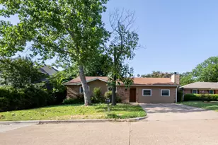 2303 April Ln, Grand Prairie, TX 75050 - Photo 3