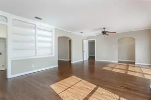 5829 E Mockingbird Ln, Dallas, TX 75206 - Photo 3