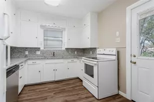 5829 E Mockingbird Ln, Dallas, TX 75206 - Photo 11