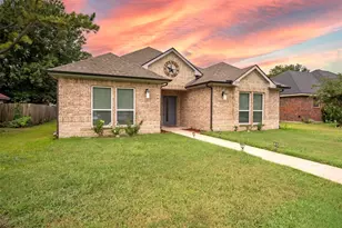 339 S Stewart Ave, Lancaster, TX 75146 - Photo 3