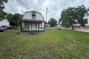 754 N Waco, Van Alstyne, TX 75495 - Photo 1