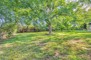 2415 W Morton St, Denison, TX 75020 - Photo 23