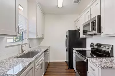 1325 Speight Avenue, Waco, TX 76706 - Photo 9