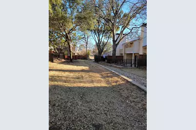 2908 Shady Lake Circle, Carrollton, TX 75006 - Photo 11
