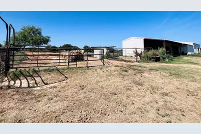 706 County Road 4599, Boyd, TX 76023 - Photo 33
