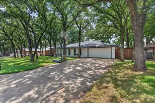 1317 W Redbud Dr, Hurst, TX 76053 - Photo 3