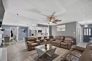 1317 W Redbud Dr, Hurst, TX 76053 - Photo 9