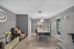 1317 W Redbud Dr, Hurst, TX 76053 - Photo 17