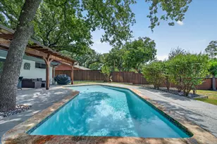 1317 W Redbud Dr, Hurst, TX 76053 - Photo 35