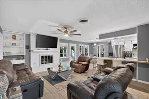 1317 W Redbud Dr, Hurst, TX 76053 - Photo 11