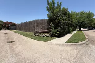 413 Hemlock Dr, Grand Prairie, TX 75052 - Photo 5