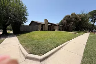 413 Hemlock Dr, Grand Prairie, TX 75052 - Photo 3