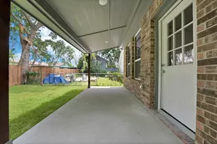407 E Willingham St, Cleburne, TX 76031 - Photo 7