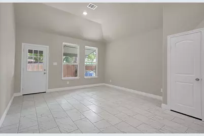 407 E Willingham Street, Cleburne, TX 76031 - Photo 15