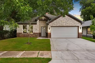 407 E Willingham St, Cleburne, TX 76031 - Photo 1