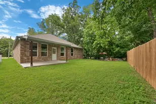 407 E Willingham St, Cleburne, TX 76031 - Photo 7