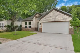 407 E Willingham St, Cleburne, TX 76031 - Photo 3