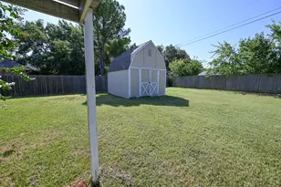209 Brook Cir, Krum, TX 76249 - Photo 3