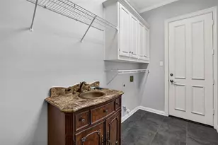 4911 Holly Tree Dr, Dallas, TX 75287 - Photo 25