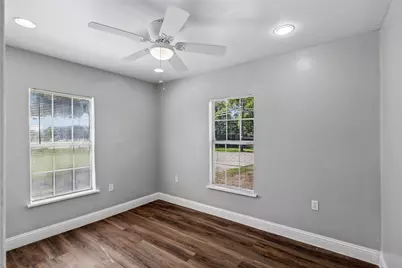 403 E 2nd Street, Arlington, TX 76010 - Photo 9