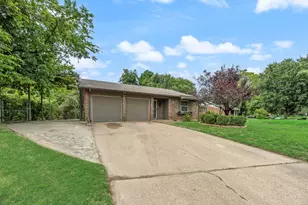 117 Myrtle Ct, Hurst, TX 76053 - Photo 5