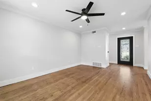 385 Crockett, Lewisville, TX 75057 - Photo 7
