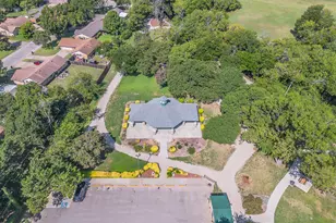 612 Bayless Dr, Euless, TX 76040 - Photo 3