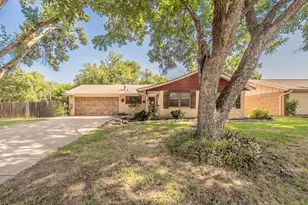 612 Bayless Dr, Euless, TX 76040 - Photo 1