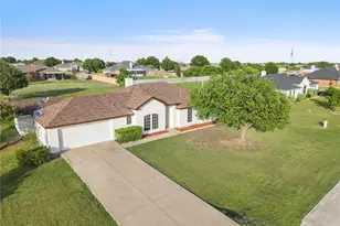 105 Dustin Dr, Fate, TX 75189 - Photo 3