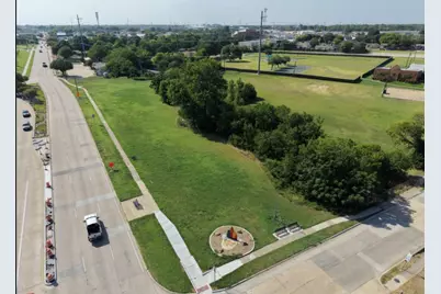 635 E Avenue B, Garland, TX 75040 - Photo 7