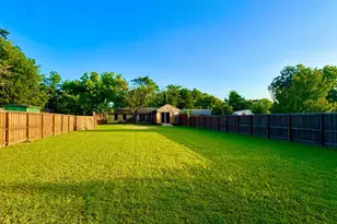 404 Neathery St, Farmersville, TX 75442 - Photo 17