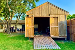 404 Neathery St, Farmersville, TX 75442 - Photo 15