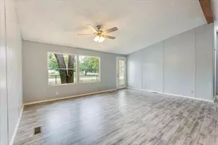 2316 SW 4th Ave, Mineral Wells, TX 76067 - Photo 3