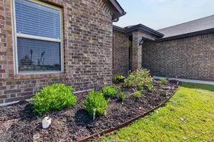 1600 Glade Meadows Dr, Burleson, TX 76058 - Photo 5