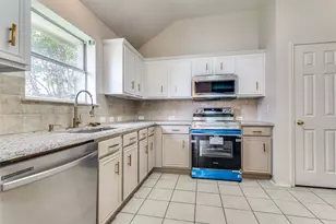 7046 St Augustine Dr, Frisco, TX 75033 - Photo 9