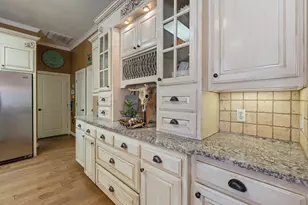 2829 Donnybrook Dr, Burleson, TX 76028 - Photo 17