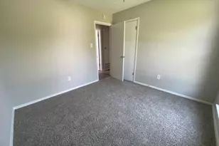 328 Hillside Ct, Burleson, TX 76028 - Photo 23