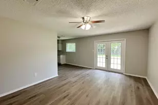 328 Hillside Ct, Burleson, TX 76028 - Photo 11