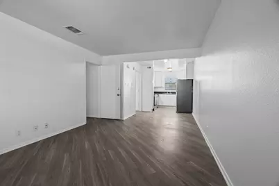 320 E 4th Street #106, Arlington, TX 76010 - Photo 3