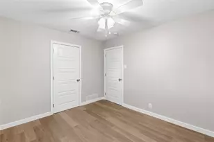 702 Austrian Rd, Grand Prairie, TX 75050 - Photo 17