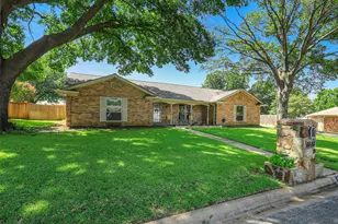 6404 Suncrest Ct, North Richland Hills, TX 76180 - Photo 3