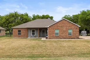 429 Collin St, Nevada, TX 75173 - Photo 1