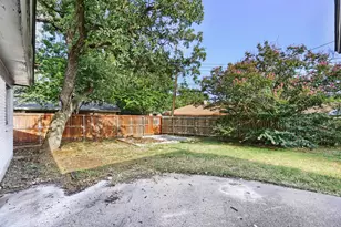 821 Oakwood Ave, Hurst, TX 76053 - Photo 17