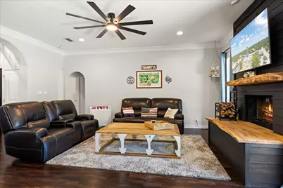 3930 Buena Vista Circle, Granbury, TX 76049 - Photo 9