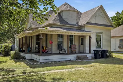 303 N Douglas Avenue, Cleburne, TX 76033 - Photo 25
